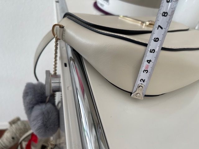 Escada Taschen für Damen: ESCADA Bag Ab707 Cremeweiss neuwertig – Neu (gemäss Beschreibung) aus Zuerich von Moochie 2