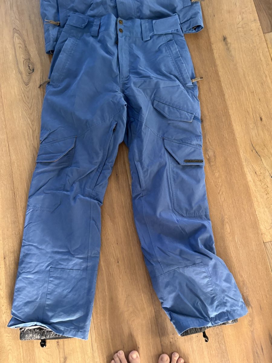 Completi, tute sportive e funzionali: 🏂 Below Zero Set (M) + Burton Handschuhe + Pullis! – Usato da Hendschiken venduto da Urania 2