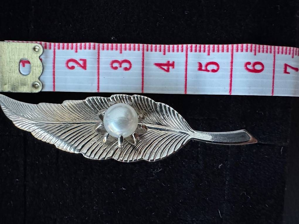Broches & Aiguilles: Spilla a forma di piuma con perla – D'occasion à Massagno par whi_d5bd 1