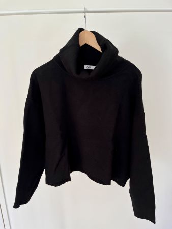 Schwarzer Cropped Hoodie, Gr. S von ZARA – stylisch & bequem