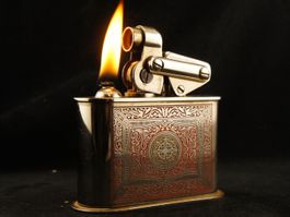 KW antikes halbautomatisches Tank Tischfeuerzeug