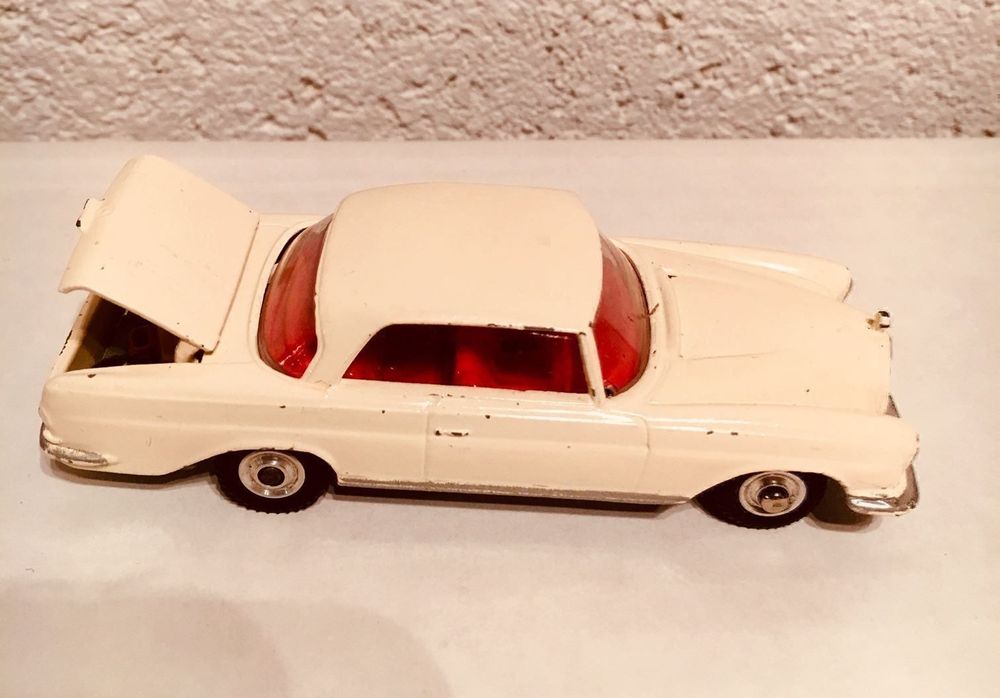 CORGI TOYS - Mercedes Benz 220 se Coupé - Miniature ancienne ( a