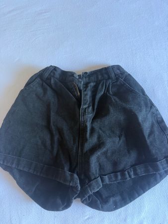 Schwarze Shorts