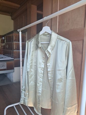 Neu! Elegante Damenbluse in zartem Grün, Grösse 38