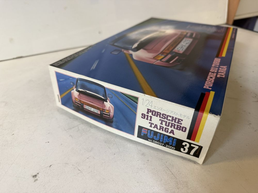 Fujimi 1/24 - Porsche 911 Carrera Targa 1985 Plastic Model