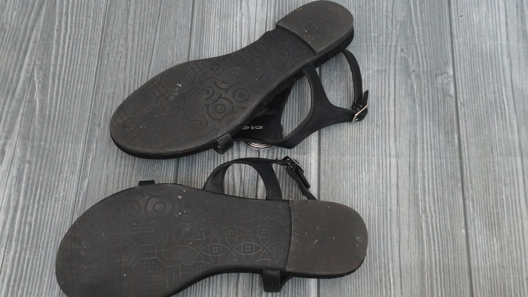 Scarpe da donna: Schwarze Sandalen - 37 - mit Schmucksteinen – Usato da Thalwil venduto da VitaMini 3