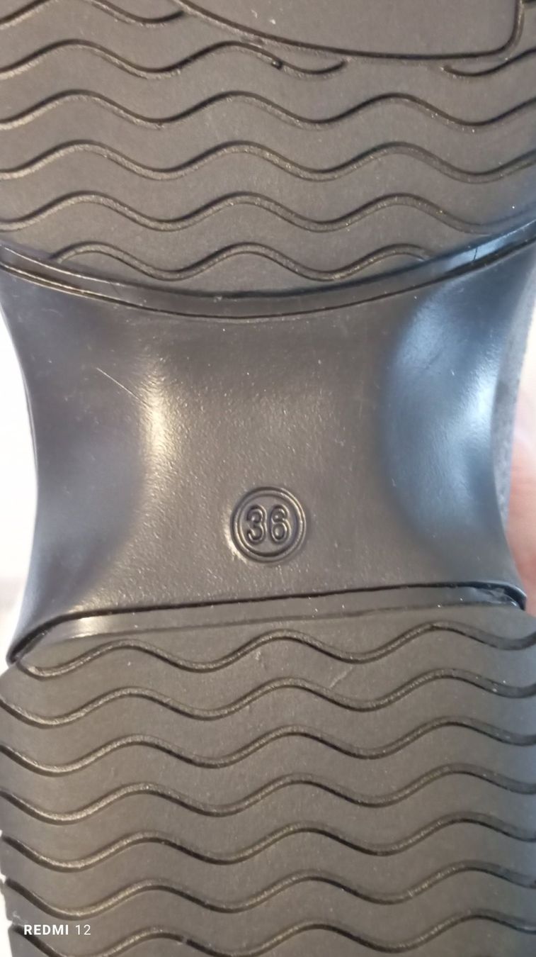 Scarpe da donna: Graue Schuhe – Nuovo (secondo la descrizione) da Brione Verzasca venduto da pulci22 3