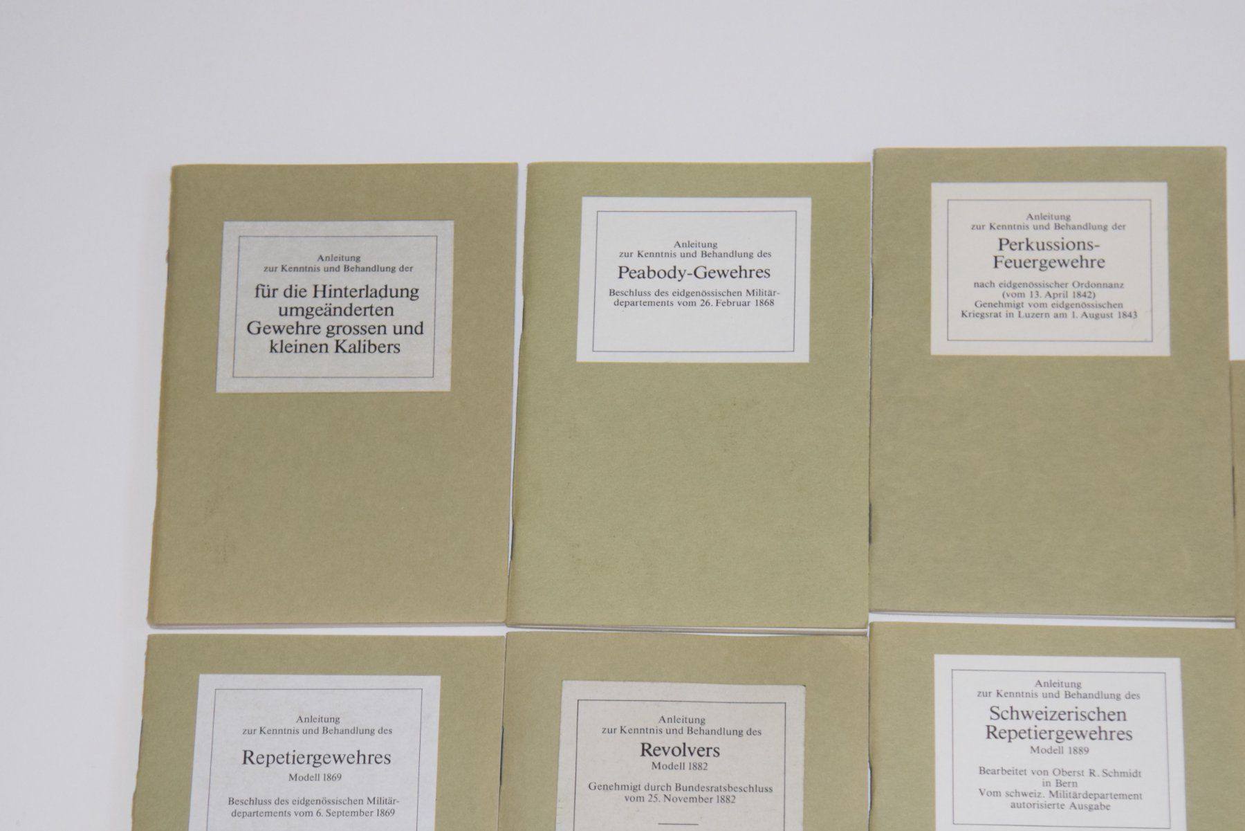 Uniformen: Uniformen – Gebraucht aus Weiningen ZH von Gubristtunnel 1