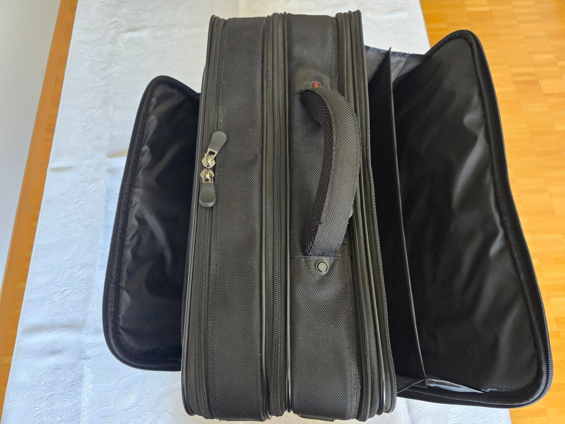 Fujitsu Notebook: Fujitsu CELSIUS-H700, Dockingstation, Laptoptasche, Zubehör – Usato da Wetzikon ZH venduto da Tonido 3