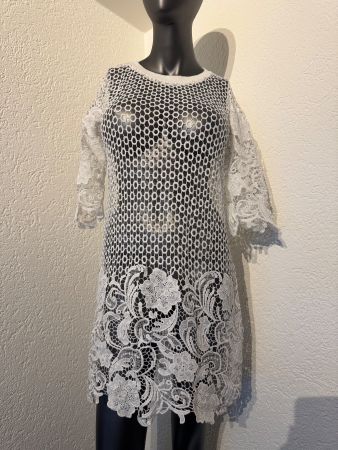Kleid weiss Spitze Netzmuster Grösse M neuwertig