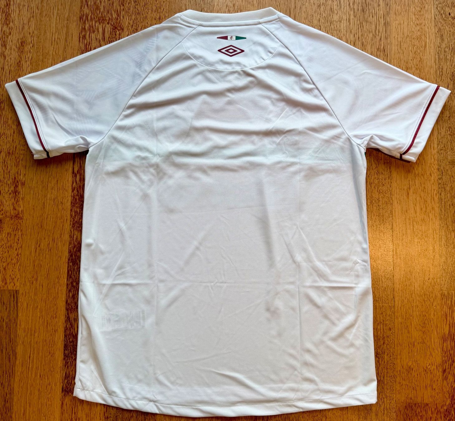 Umbro Canottiere & Pantaloni: Fluminense away Shirt - Saison 2023 – Nuovo (secondo la descrizione) da Hermetschwil-Staffeln venduto da Beat131 1