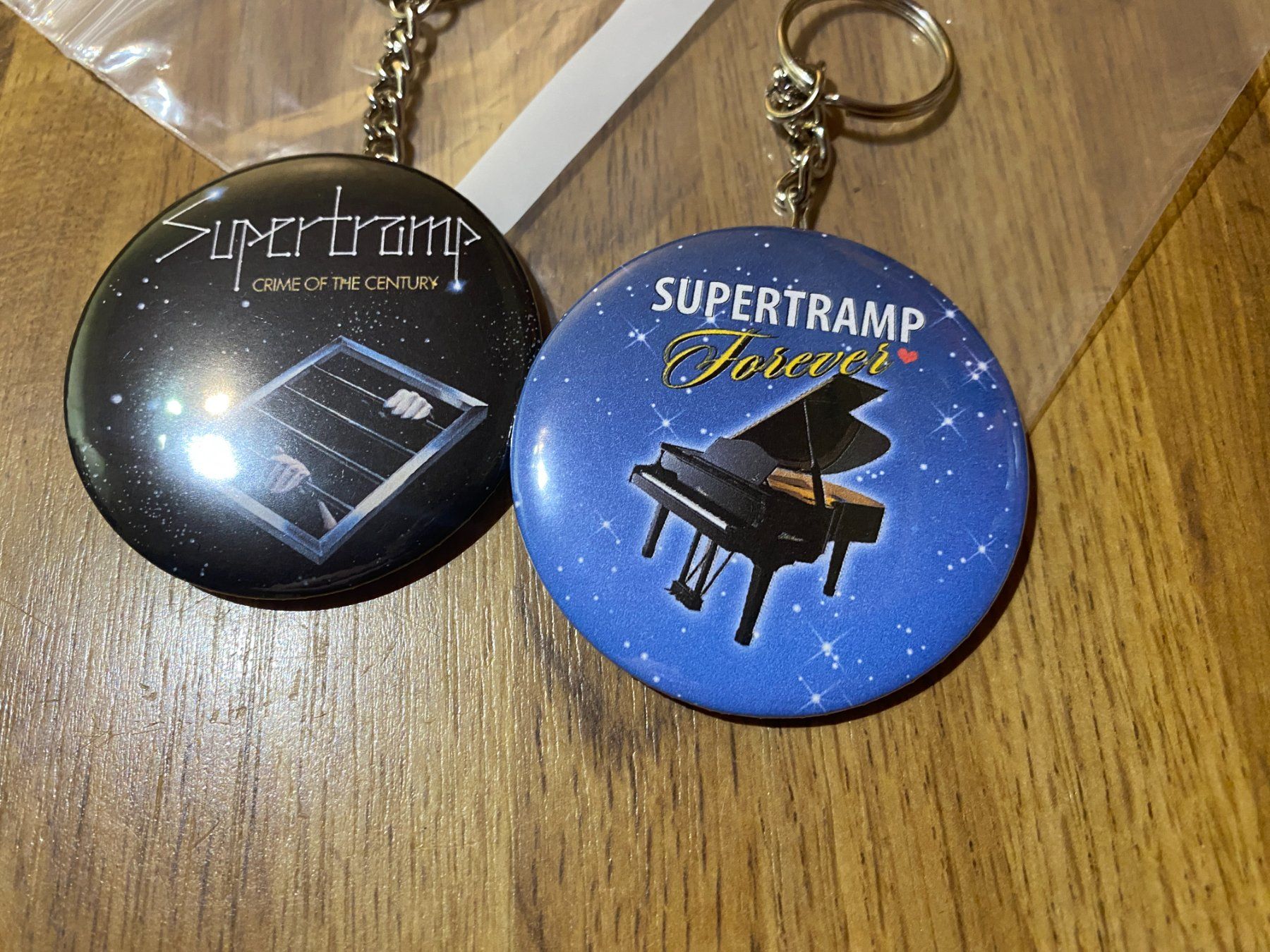 Placchette & Badge: Supertramp Flaschenoeffner! Neu! – Nuovo (secondo la descrizione) da Basel venduto da FatCatPacksTheRatt 1