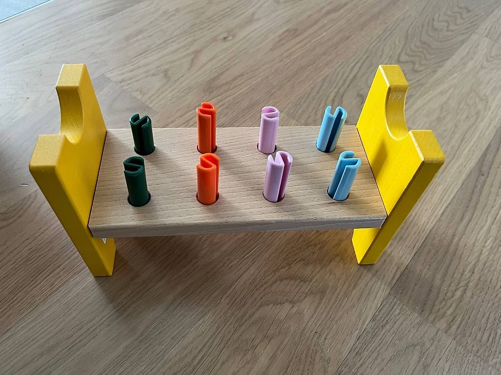 Spielzeuge: Gratis UPPSTÅ Hammerblock, bunt – Gebraucht aus St-Prex von kaz_2kyk