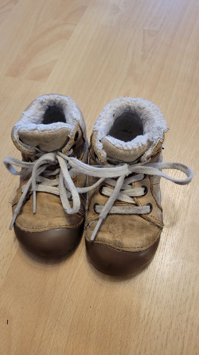 Scarpe per ragazzi: Winterschuhe Kinder Grösse 21 – Usato da Muri AG venduto da tabi4fun
