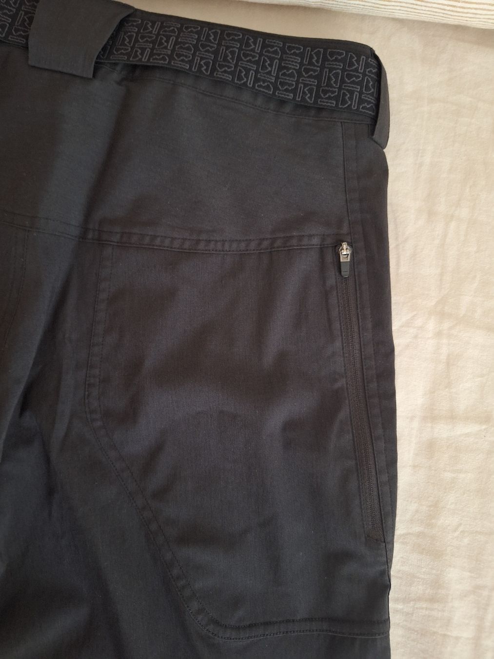 Mons Royale Hosen: Mons Royale Shorts Gr.S – Neu und originalverpackt aus Lenzburg von Actiline 2