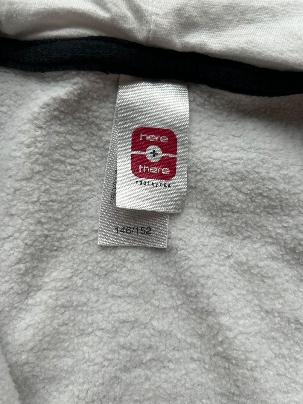 Giacche & Cappotti: Kinder- Sweatjacke HERE THERE 146/152 – Usato da Grub AR venduto da DukeStatham 5