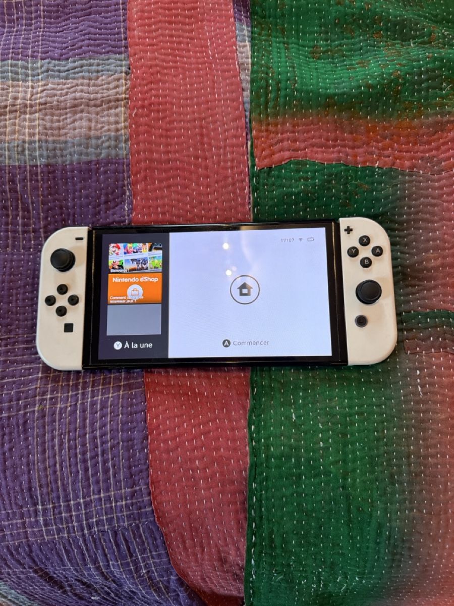 Nintendo Console: Nintendo Switch OLED - Edition Blanche - Comme Neuf! – Nuovo (secondo la descrizione) da Conches venduto da Hvanesse