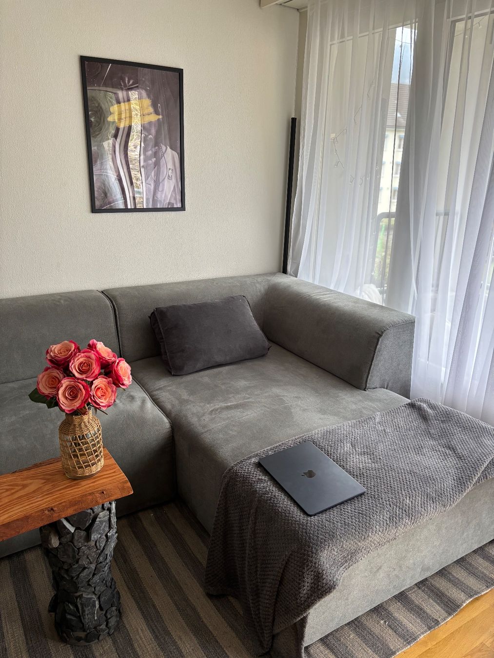 Divani: Gemütliches Ecksofa, Grau, Top Zustand + passender Teppich – Usato da Kriens venduto da aus_yq6c