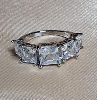 Sehr schöner Ring mit Zirkonia, 925 versilbert, Gr.7