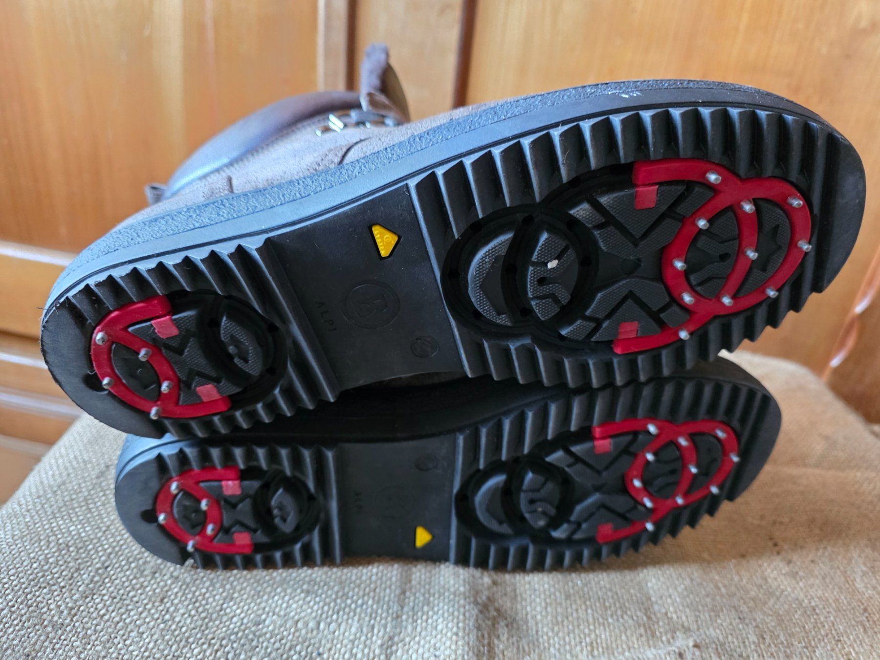 Bogner Scarpe da uomo: Willy Bogner - Winter Schuhe mit Spikes Grösse 42.5 – Usato da Walterswil BE venduto da Lonitti 6