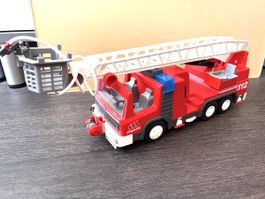 Playmobil Feuerwehr Konvolut mit Fahrzeugen und Figuren