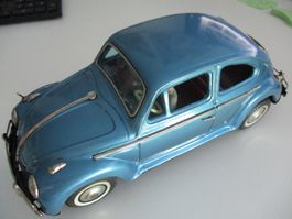 altes Blechauto VW Käfer blau mit Fahrer Figur guter Zustand