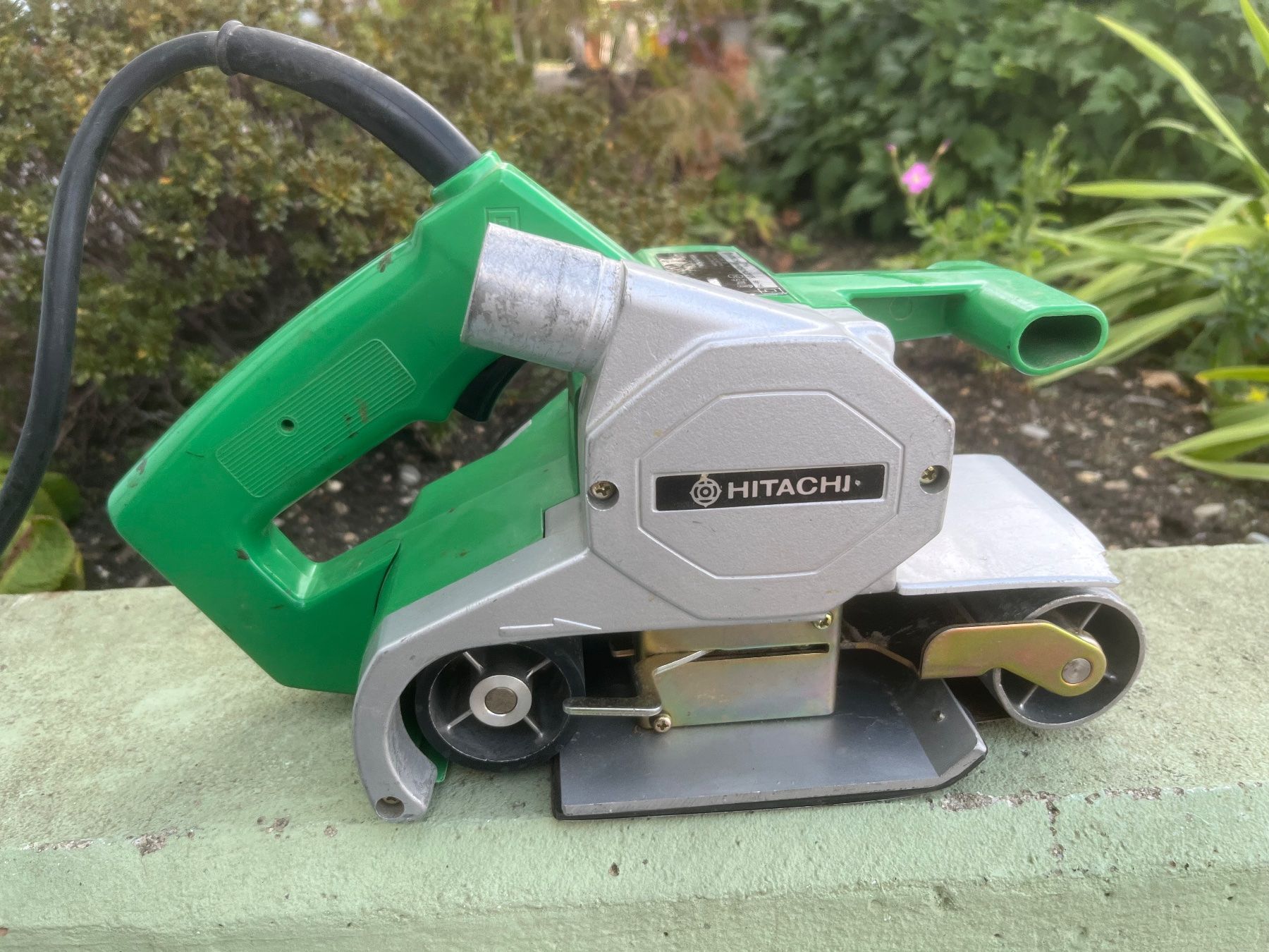 Hitachi Smerigliatrici & Lucidatrici: Hitachi Bandschleifer SB 75 – Usato da Magden venduto da Hornet2 3
