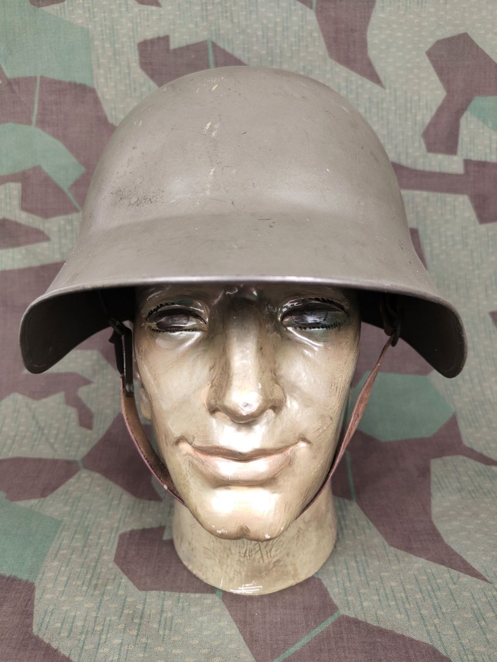 Uniformi: Stahlhelm Ord. 1918 Polizei – Usato da Bauma venduto da SwissMilitaria 1