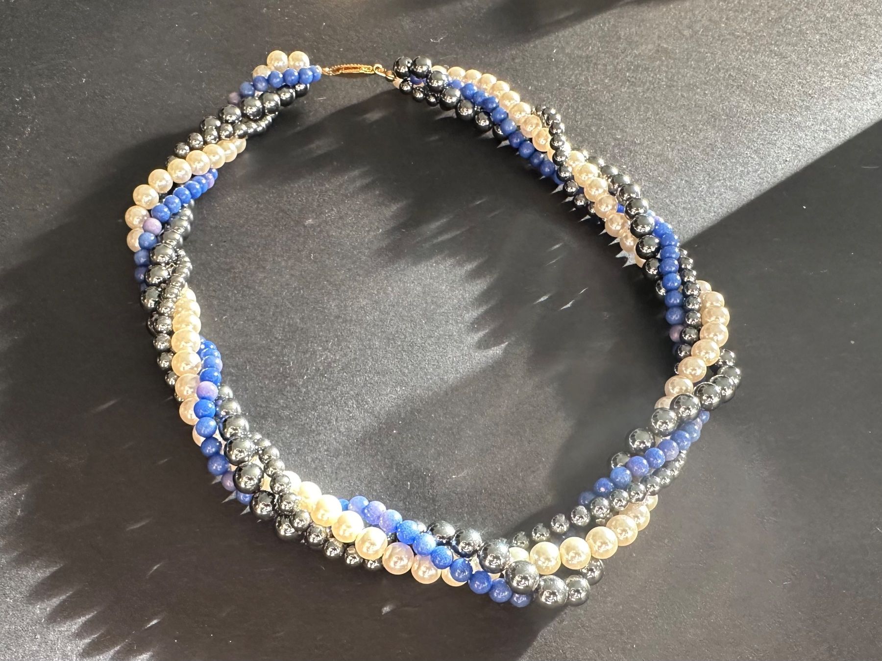 Ketten: Halskette mit blau Perlen Luxus-Modeschmuck, Vintage – Gebraucht aus Lamone von LaCantinaMagica 1