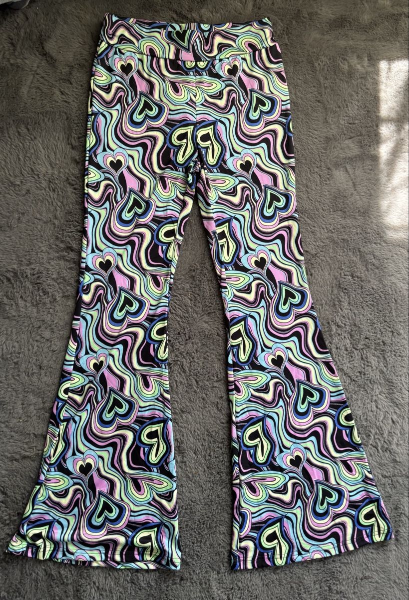Leggings: Flared leggings graphic print heart pattern size M – Neu (gemäss Beschreibung) aus Wichtrach von Re_Fit