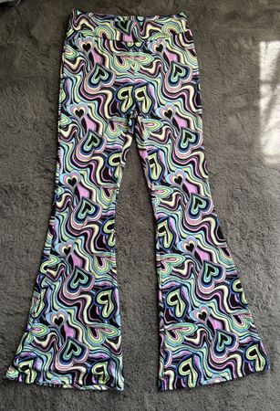 Flared leggings graphic print heart pattern size M