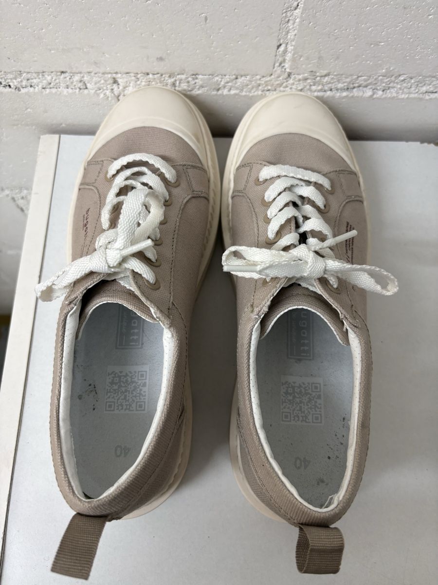 Bugatti Scarpe da donna: Bugatti Sneakers beige Grösse 40 Canvas Schnürschuhe – Usato da Thun venduto da jeff070 2