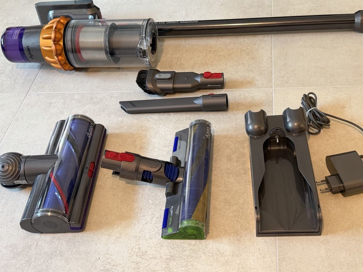 Aspirateurs & Accessoires: Dyson V15 Detect Absolute – Komplettset  – D'occasion à Luzern par Thanny4 1
