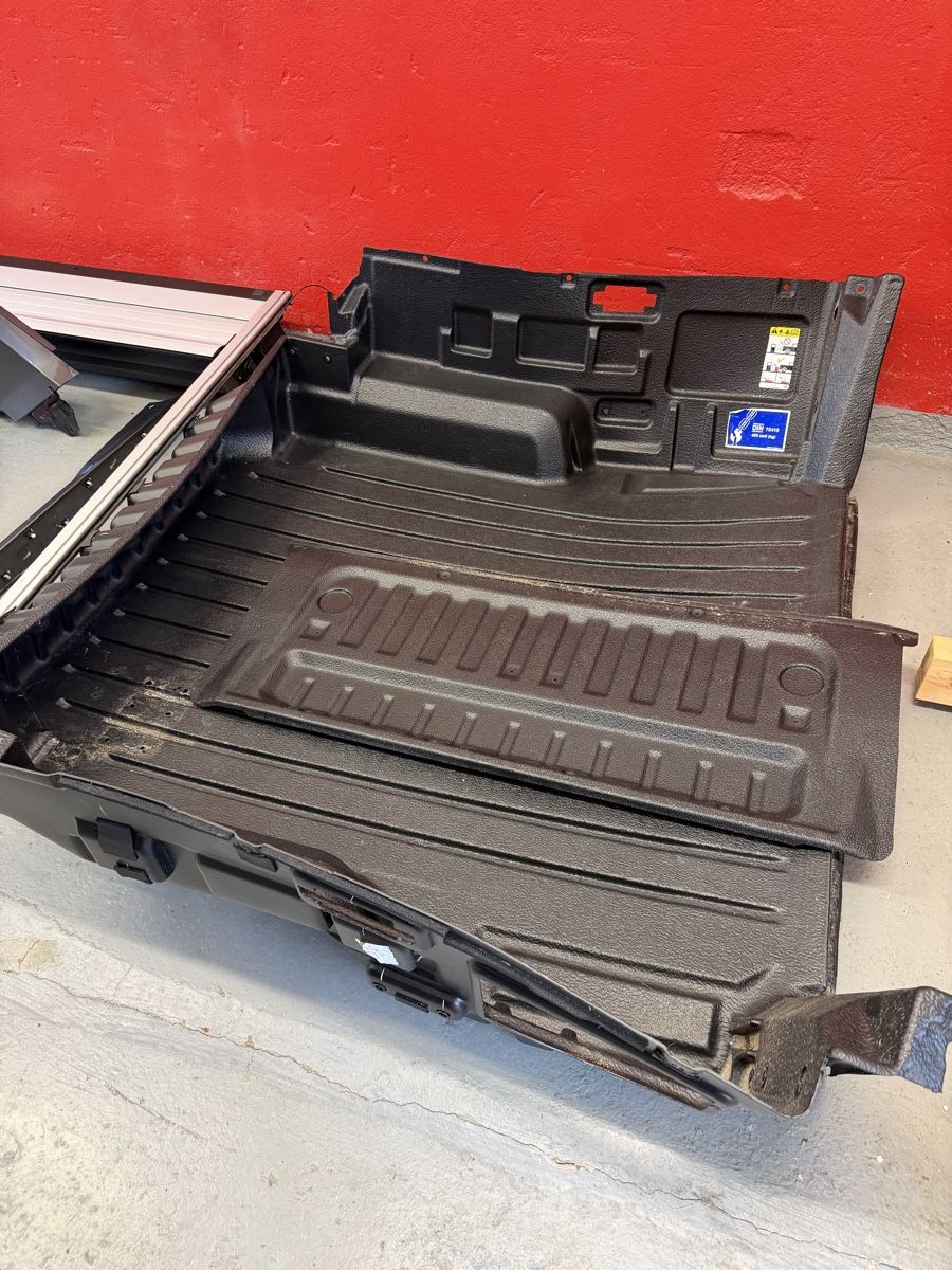VW Alle Autoersatzteile: Abdeckrollo und Bügel Amarok – Gebraucht aus Rüdlingen von Pocketknife 1