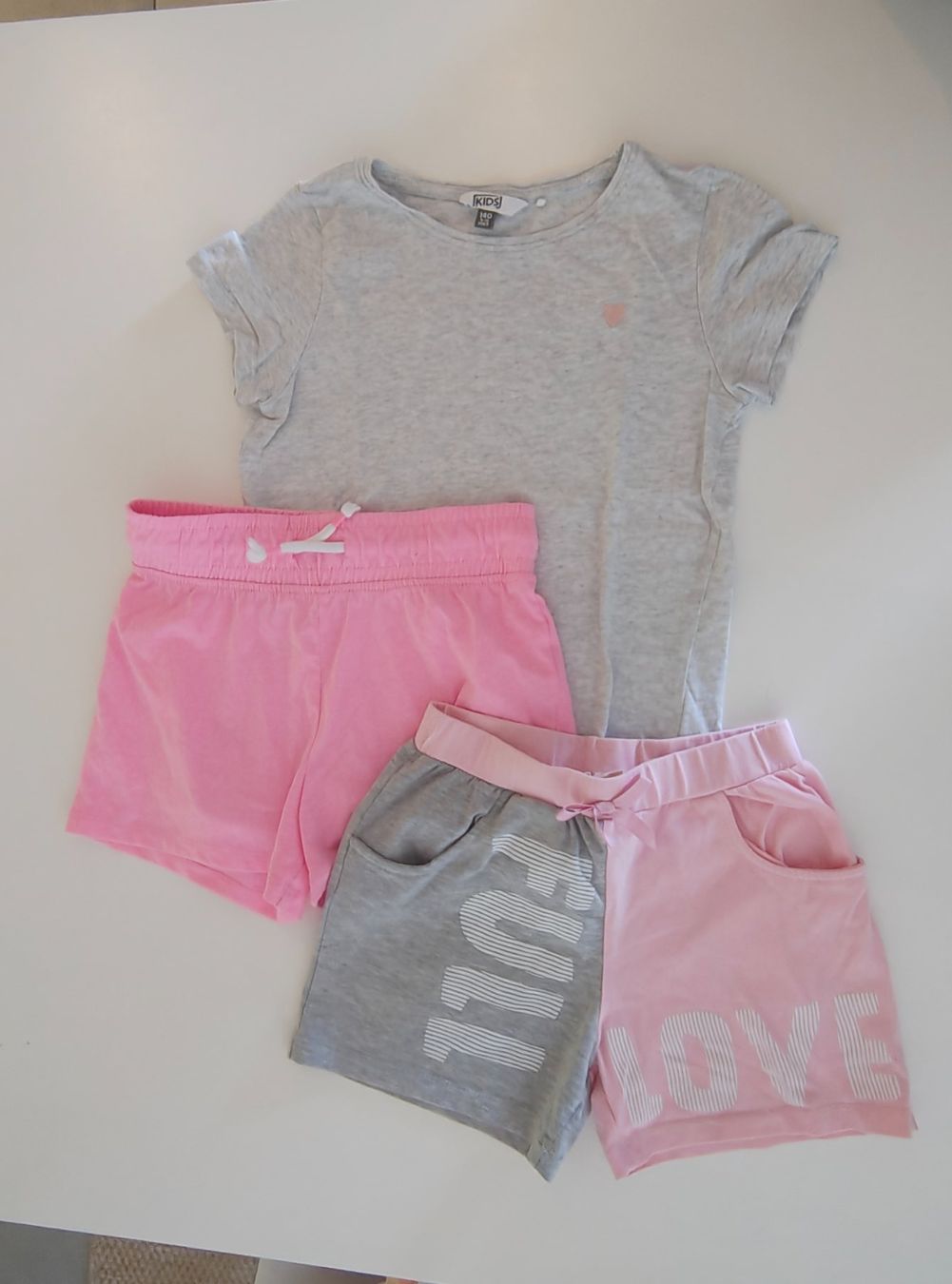 Kleiderpakete & -sets: Grau+rosa Sommerset gr.140 – Gebraucht aus Winterthur von Husakeva