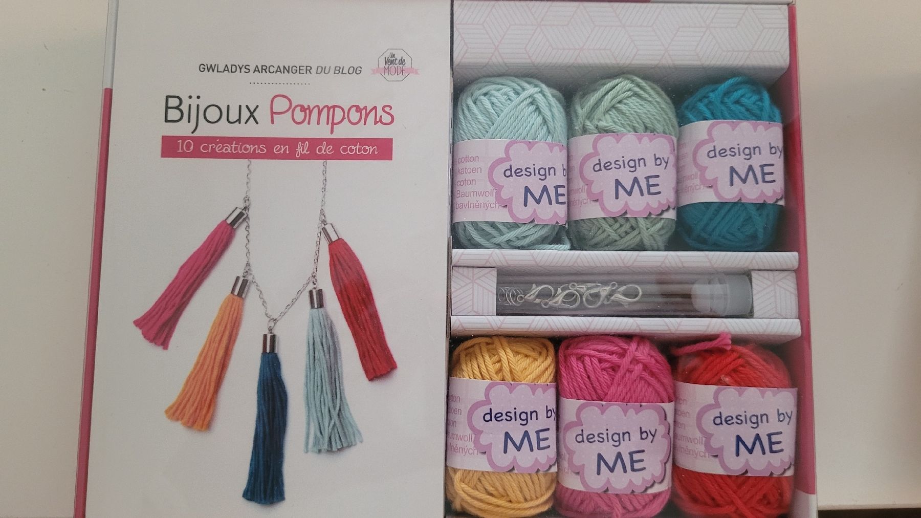Kits de loisir créatif: bijoux pompons – Neuf avec emballage d'origine à Troinex par cco_2bkh
