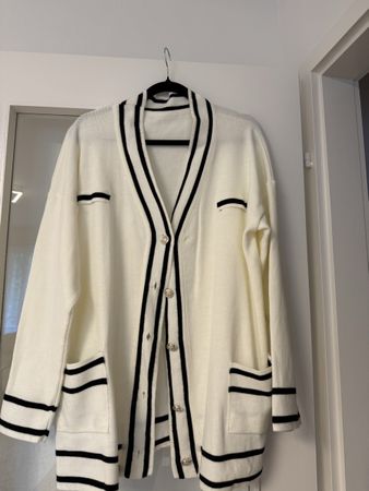 Winter Cardigan, Crème mit schwarzen Streifen, 1 Size