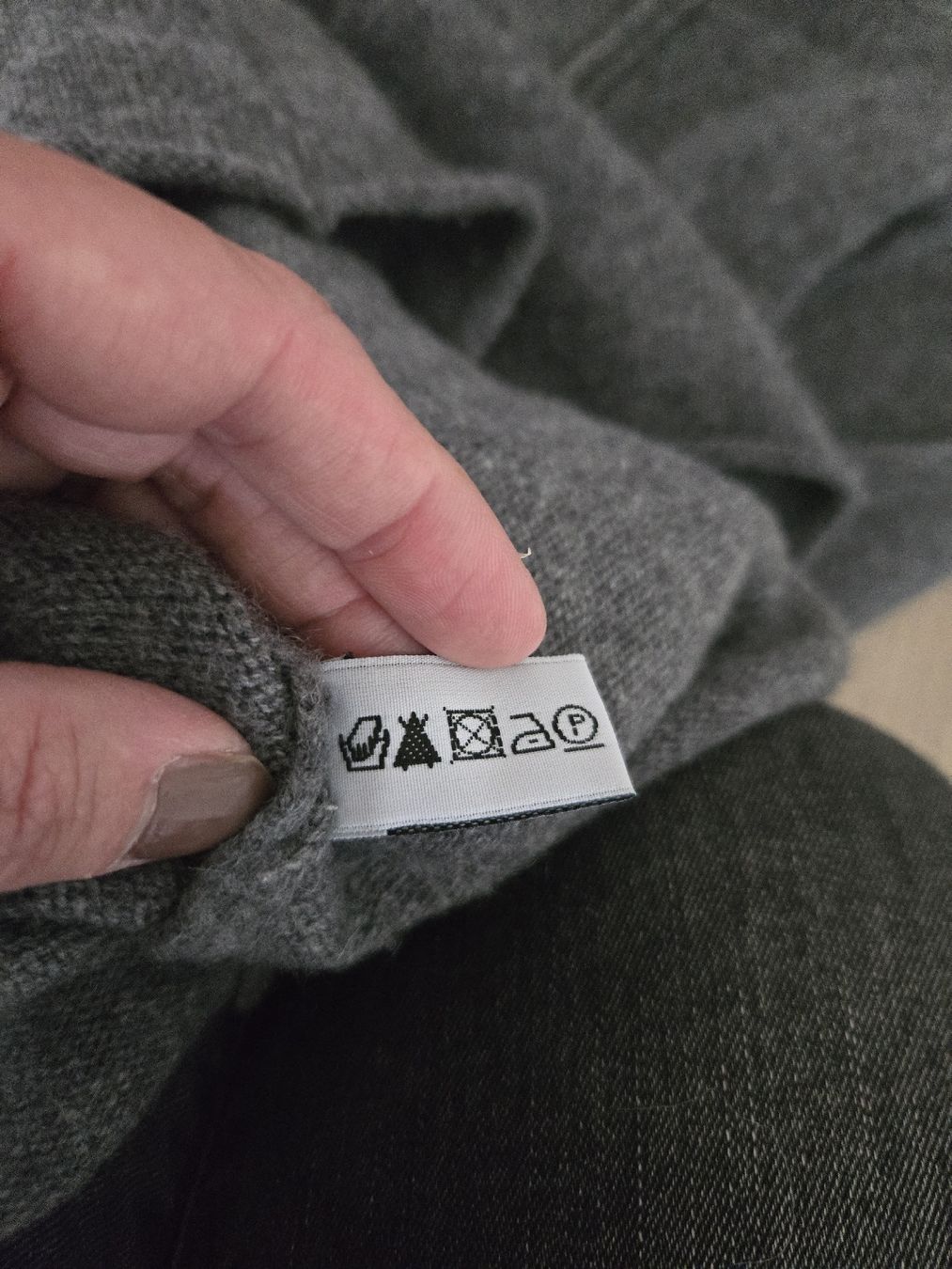 Pullover & Sweatshirts: Damen Rollkragenpullover grau Kaschmir Grösse M – Gebraucht aus Werthenstein von Icebaby13 3