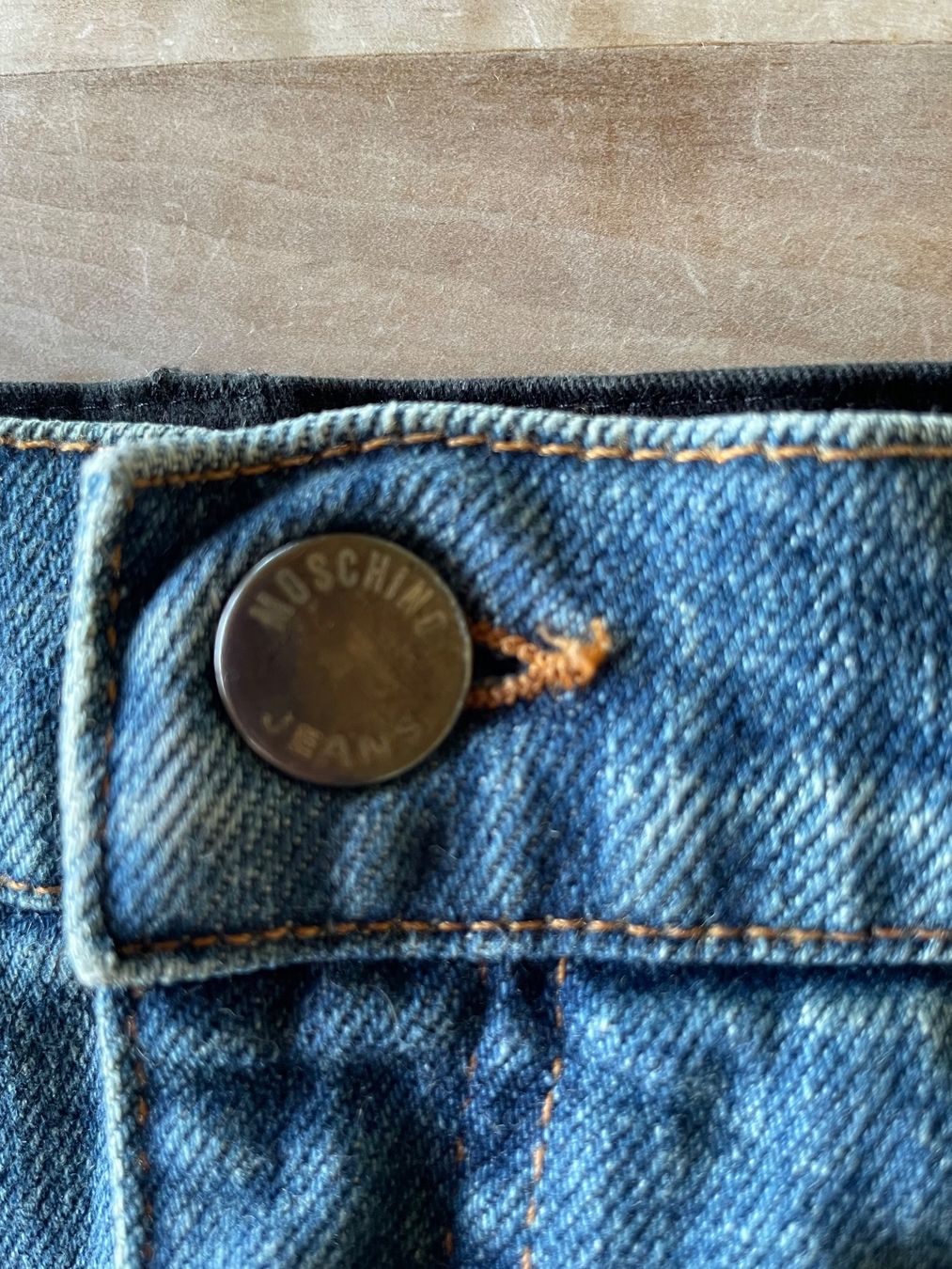 Moschino Jeans: Originelle, elegante Jeans von Moschino – Usato da Rütihof venduto da solombra 5