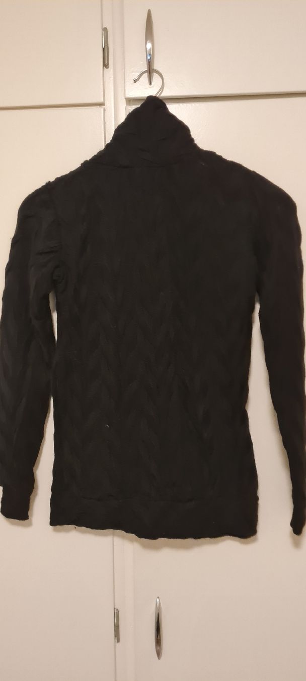 Maglioni & Felpe: Damen Rollkragenpullover schwarz strukturiert Grösse S – Usato da Kloten venduto da waterdude69 2