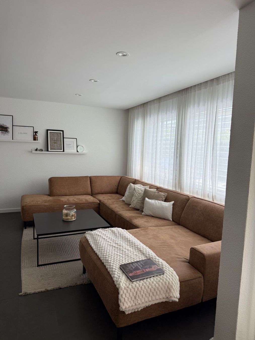 Sofas: Modernes Ecksofa - im Top Zustand – D'occasion à Münsingen par der_8gmv 2