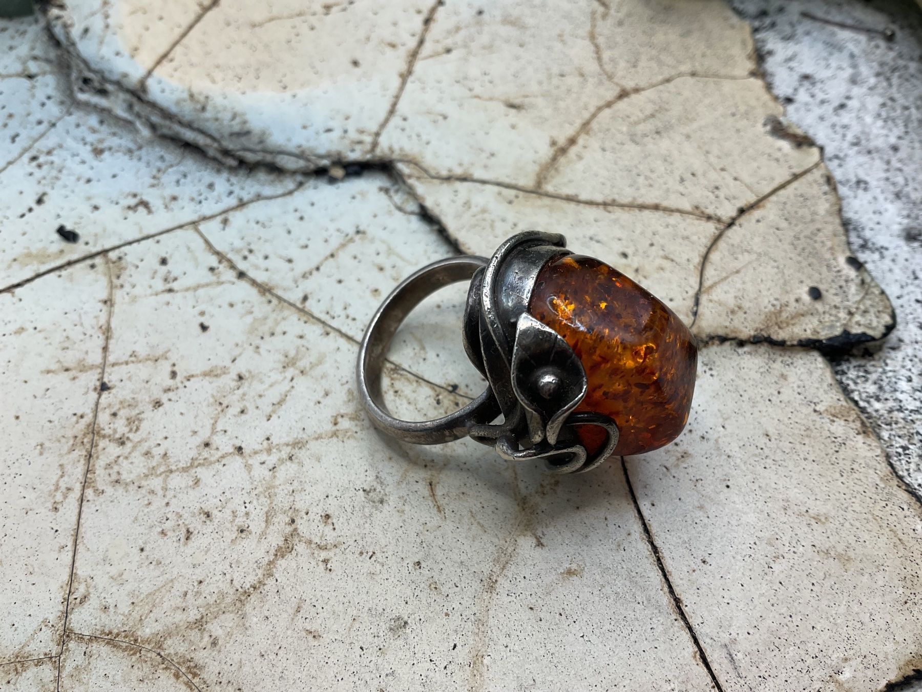 Anelli: Antiker Ring mit grossem, baltischem Bernstein, Gr.55 – Usato da Luzern venduto da S.Kern01 1