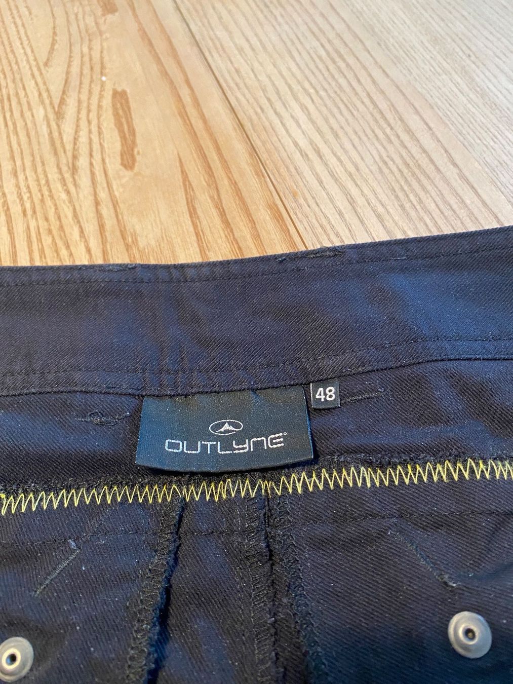 Pantaloni: Herren Cargo Shorts, Grösse 48, Outlyne – Usato da Rüschlikon venduto da Emma01 1