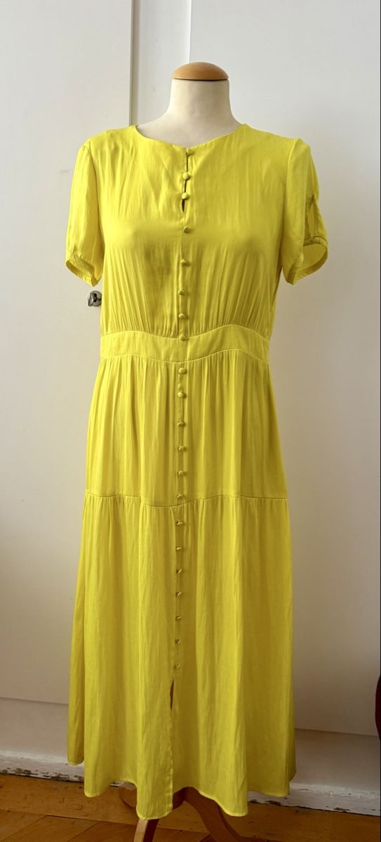 C&A Kleider: Robe fluide jaune – Neu (gemäss Beschreibung) aus Le Locle von tchanatakoua
