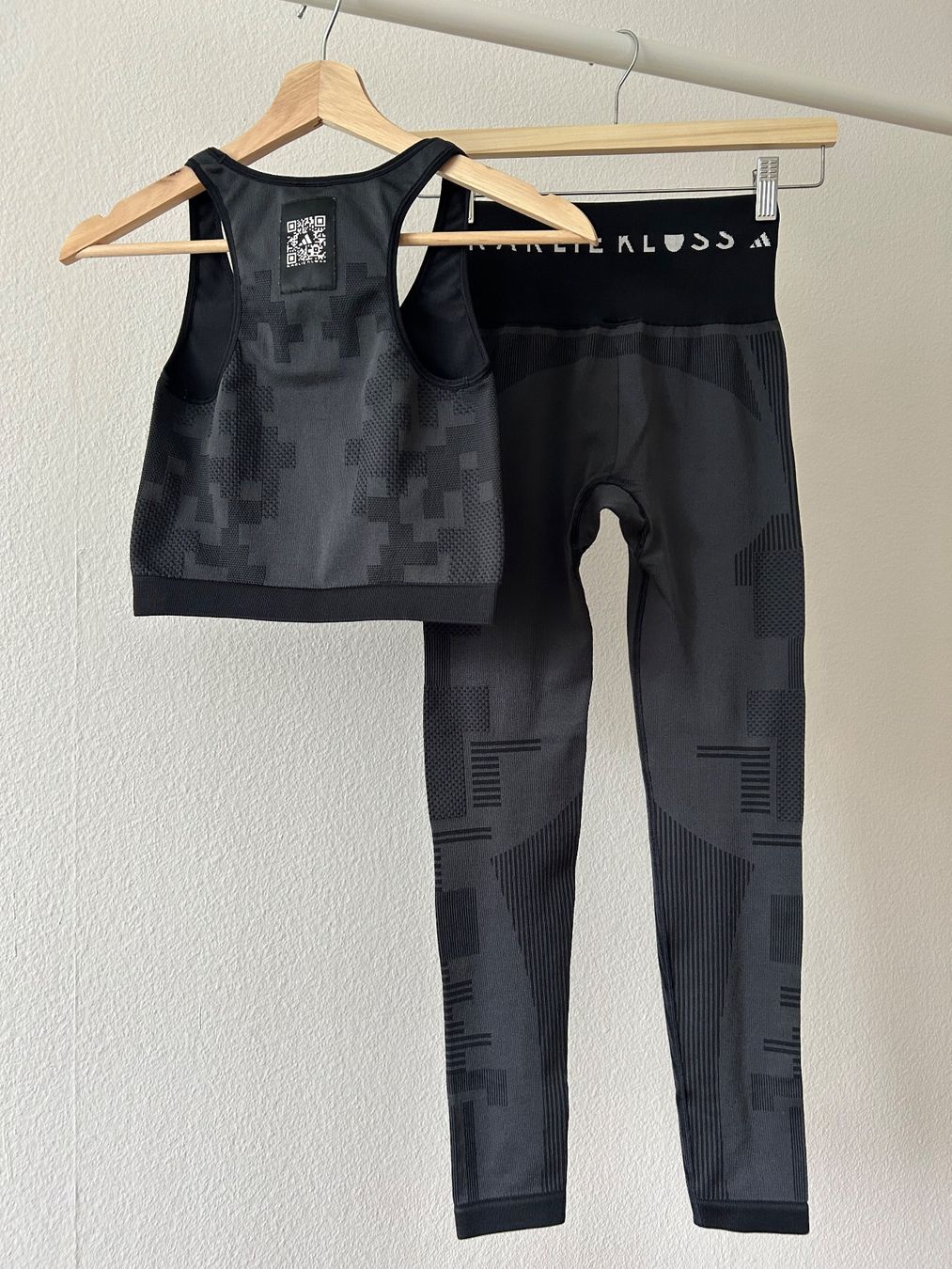 Adidas Kleiderpakete: ADIDAS Performance Tights & Top – Gebraucht aus Zürich von _nathalie_ 1