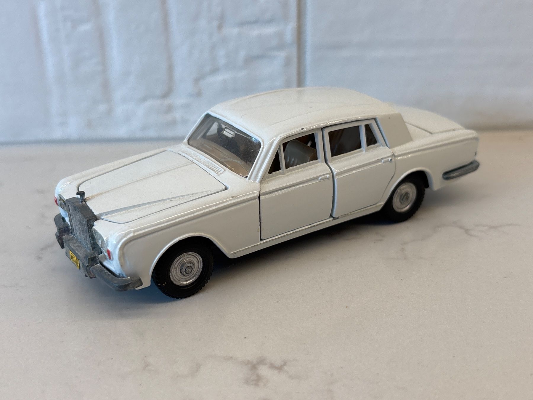 Dinky Toys Modellini d'auto: Voiture miniature Dinky Toys Rolls Royce Silver Shadow blanc – Usato da Gollion venduto da Hampton