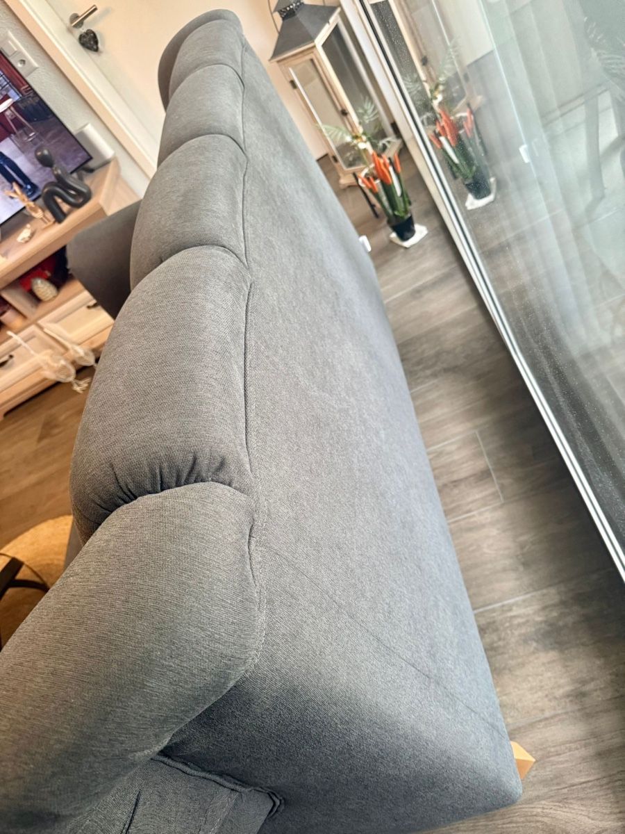 Divani: Sofa 2-Sitzer grau, gut erhalten, CHF 50,- – Usato da Hendschiken venduto da gfc_81 6