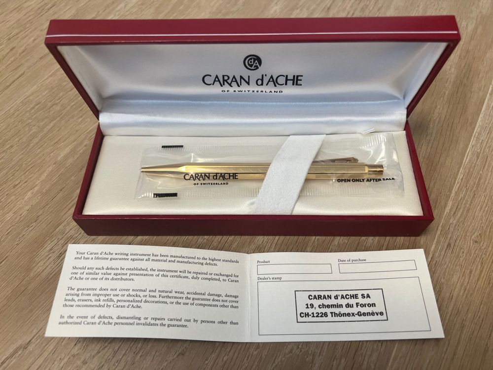 Caran D'Ache Füllhalter Ecridor Chevron Vergoldet – Mit Rhodinierten 18K Feder Feinschritt – Schweizer Qualität