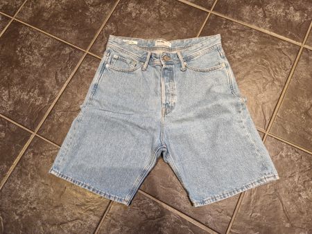 Jack & Jones: Kurze hellblaue Jeans (Baggy/Tony), Gr. S