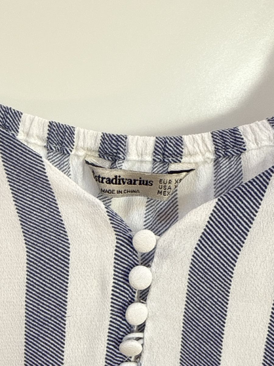 Top: Haut blanc et bleu  – Usato da Cartigny venduto da Kelly.11 2